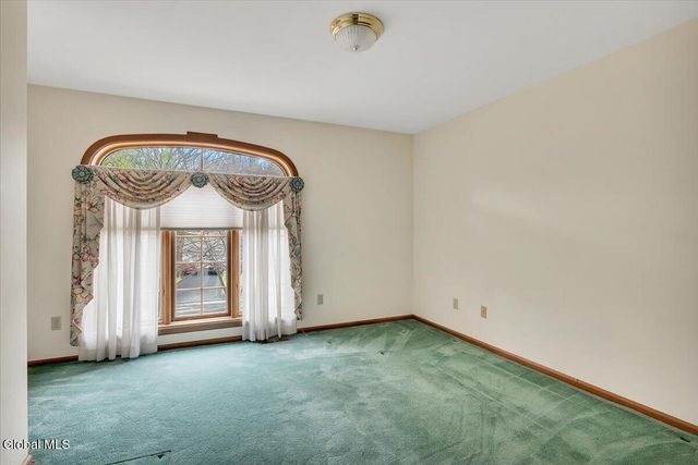 1058 Valerie Drive, Niskayuna, NY 12309