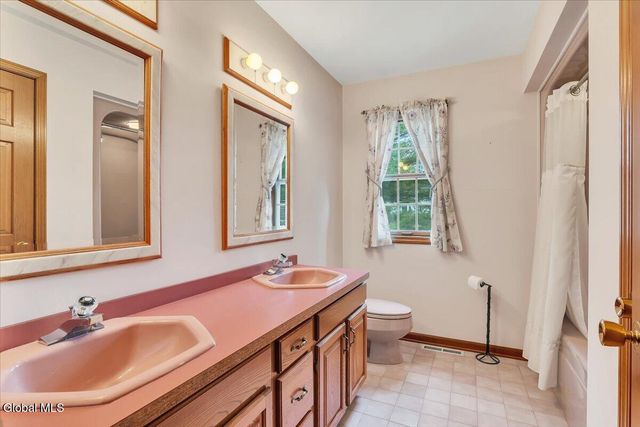 1058 Valerie Drive, Niskayuna, NY 12309