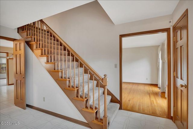 1058 Valerie Drive, Niskayuna, NY 12309