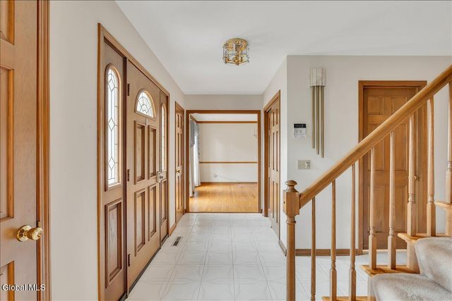 1058 Valerie Drive, Niskayuna, NY 12309