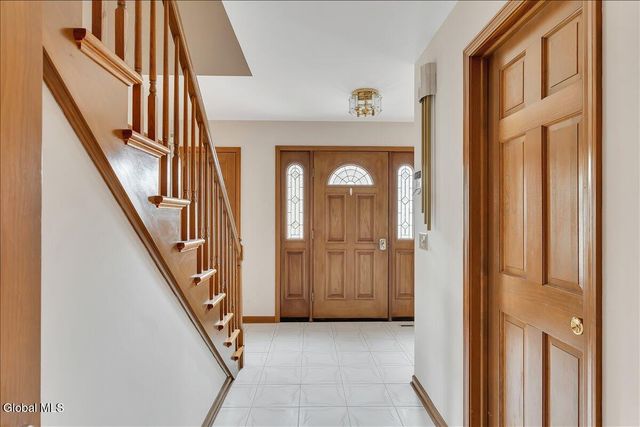 1058 Valerie Drive, Niskayuna, NY 12309