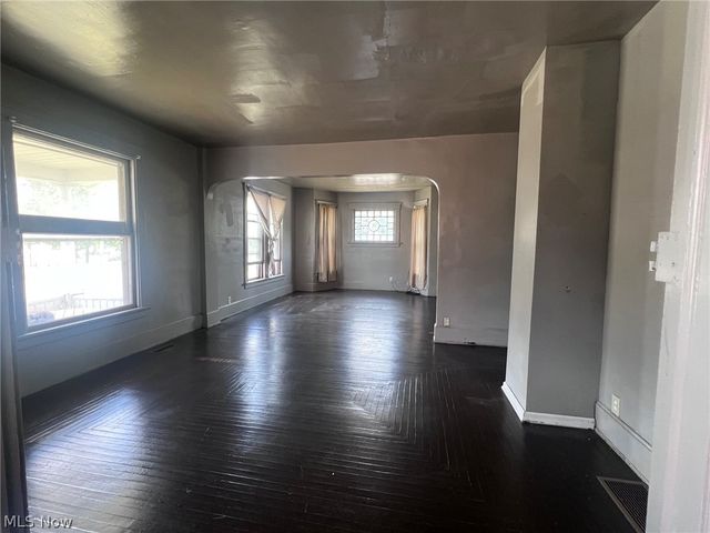 611 West Avenue, Elyria, OH 44035