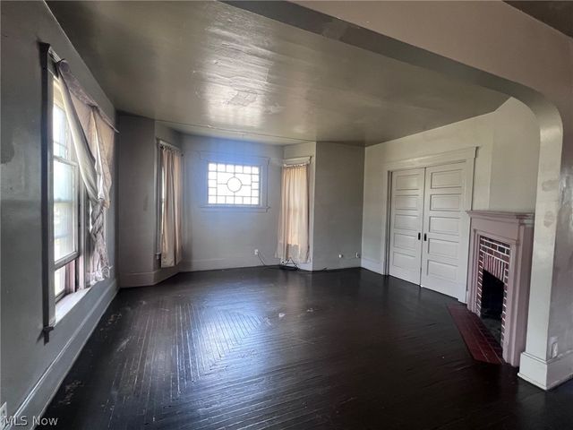 611 West Avenue, Elyria, OH 44035