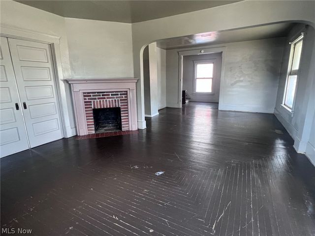 611 West Avenue, Elyria, OH 44035