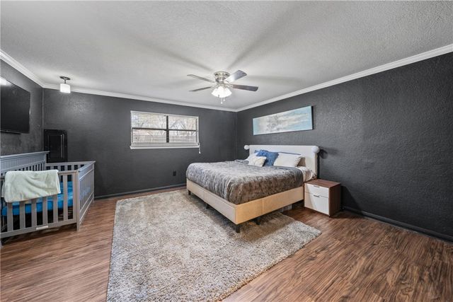 216 Hillside Drive, Hewitt, TX 76643