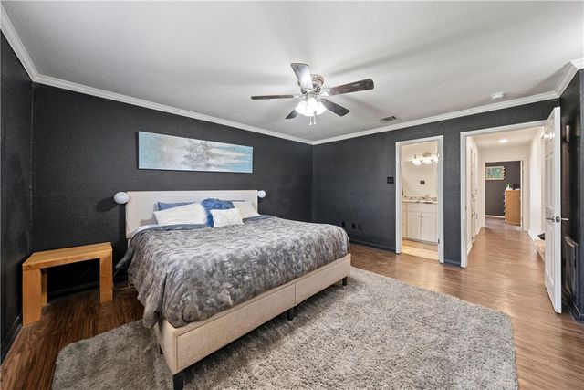 216 Hillside Drive, Hewitt, TX 76643