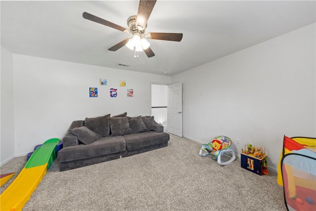 216 Hillside Drive, Hewitt, TX 76643