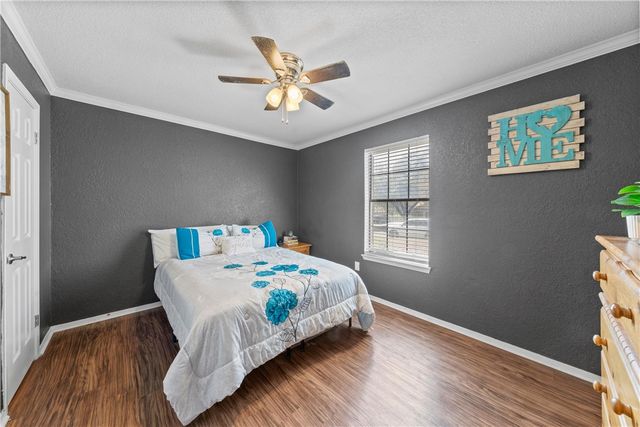 216 Hillside Drive, Hewitt, TX 76643
