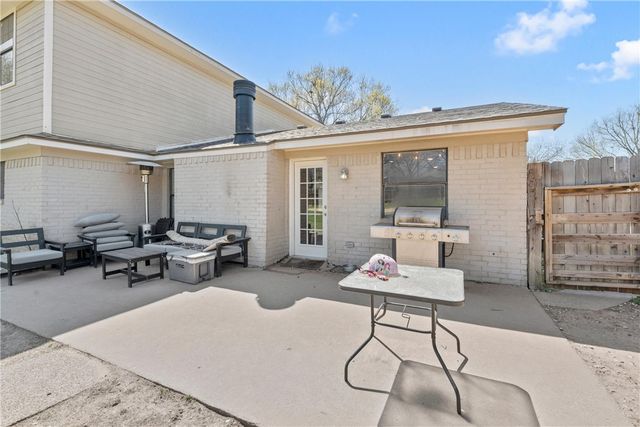 216 Hillside Drive, Hewitt, TX 76643