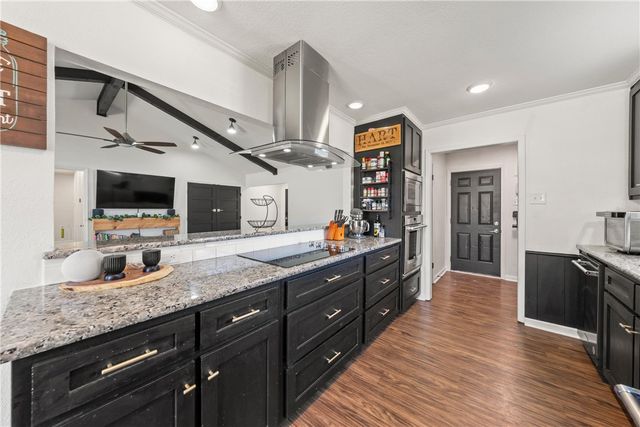 216 Hillside Drive, Hewitt, TX 76643