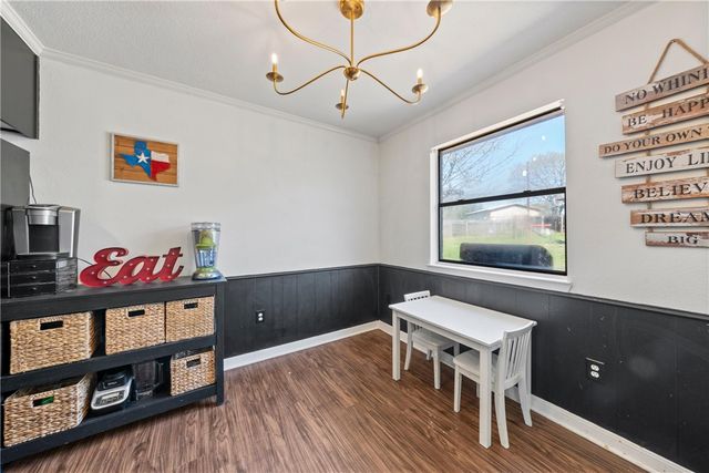 216 Hillside Drive, Hewitt, TX 76643
