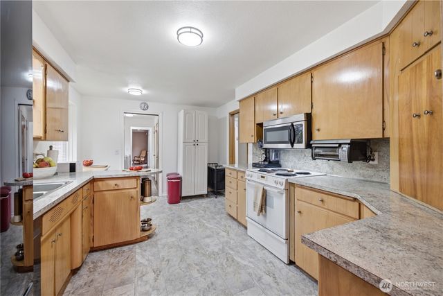 1405 Shaw Road E, Puyallup, WA 98372