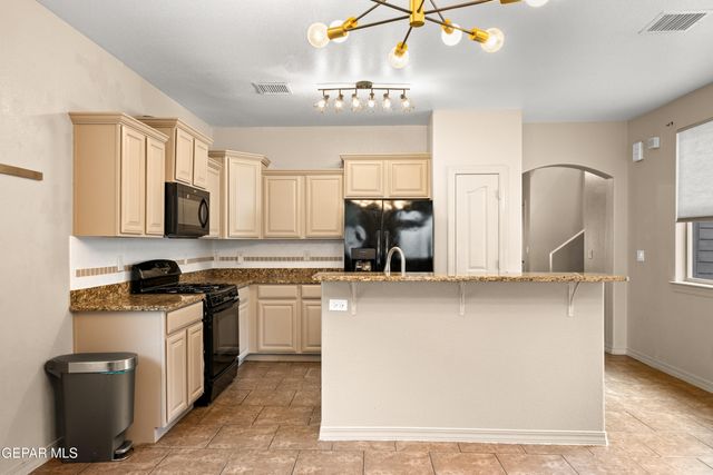 11293 Bullseye Street, El Paso, TX 79934