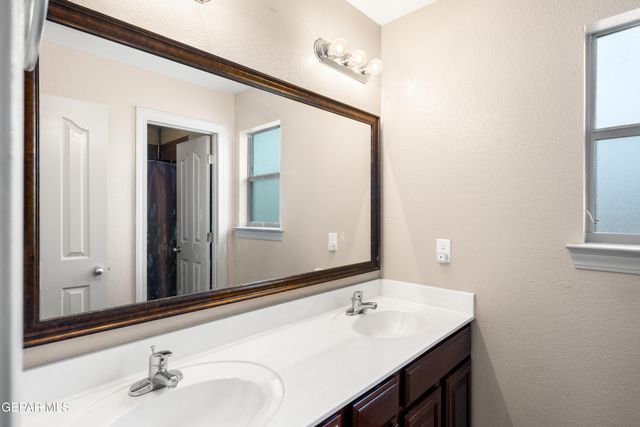 11293 Bullseye Street, El Paso, TX 79934