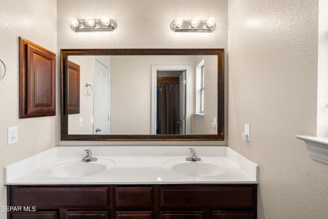 11293 Bullseye Street, El Paso, TX 79934