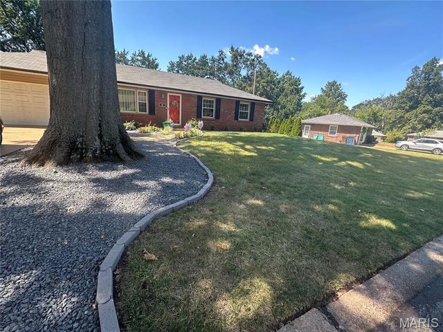 7 Bromley Drive, Ferguson, MO 63135