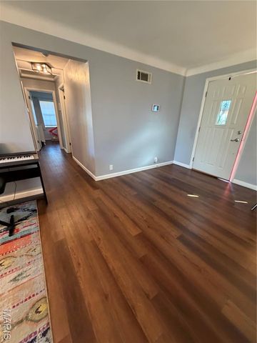 7 Bromley Drive, Ferguson, MO 63135