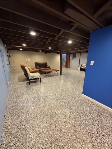 7 Bromley Drive, Ferguson, MO 63135