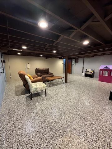 7 Bromley Drive, Ferguson, MO 63135