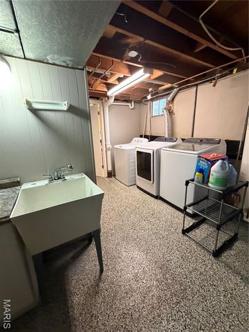 7 Bromley Drive, Ferguson, MO 63135