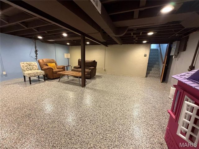 7 Bromley Drive, Ferguson, MO 63135