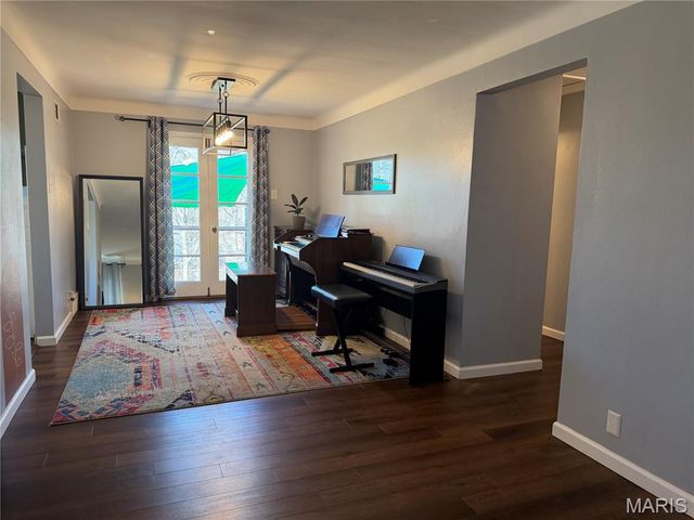 7 Bromley Drive, Ferguson, MO 63135