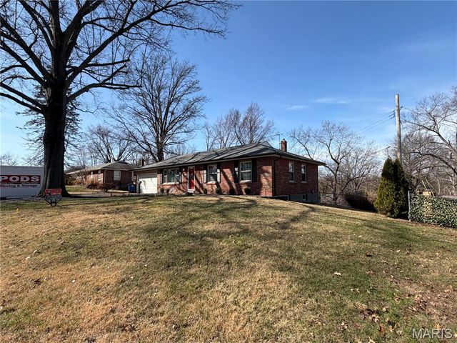 7 Bromley Drive, Ferguson, MO 63135