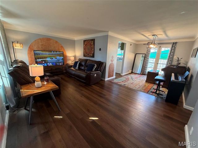 7 Bromley Drive, Ferguson, MO 63135