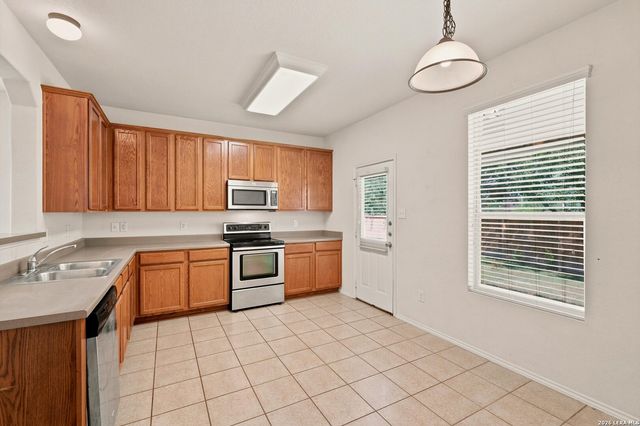 101 Stampede Ranch, Schertz, TX 78154