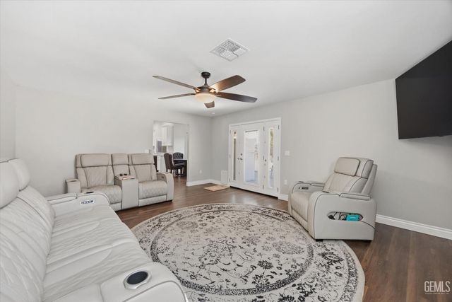 11618 Jimrik Avenue, Bakersfield, CA 93312
