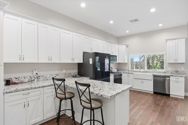 11618 Jimrik Avenue, Bakersfield, CA 93312