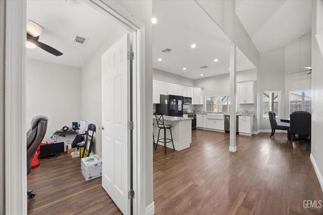 11618 Jimrik Avenue, Bakersfield, CA 93312