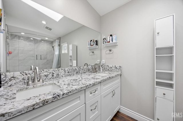 11618 Jimrik Avenue, Bakersfield, CA 93312