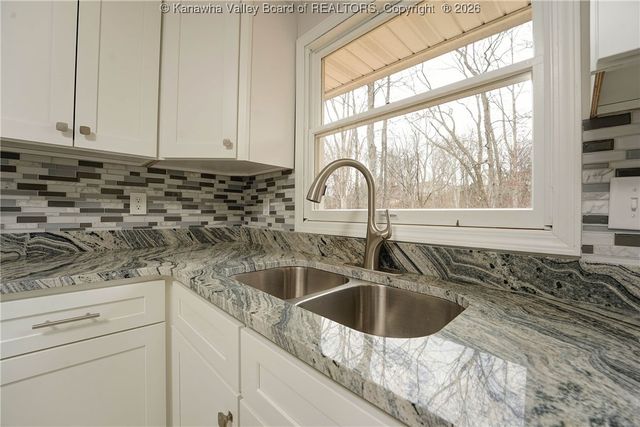 28 Kensington Place, Hurricane, WV 25526