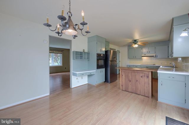 33 WOODLAND AVE, Lititz, PA 17543