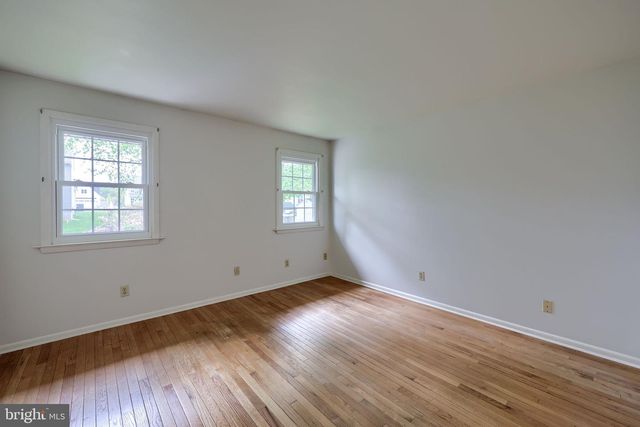 33 WOODLAND AVE, Lititz, PA 17543