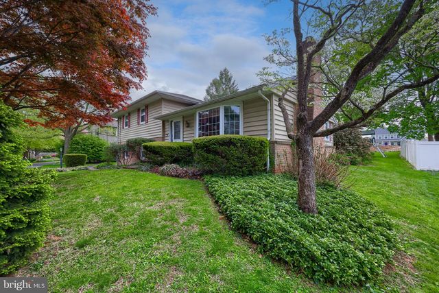 33 WOODLAND AVE, Lititz, PA 17543
