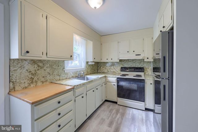 33 WOODLAND AVE, Lititz, PA 17543