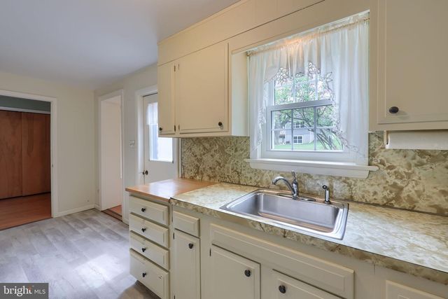 33 WOODLAND AVE, Lititz, PA 17543