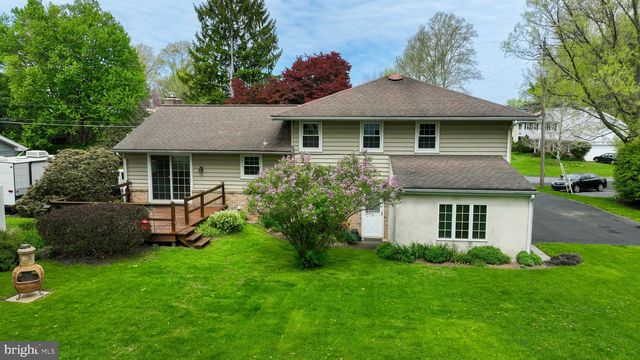 33 WOODLAND AVE, Lititz, PA 17543