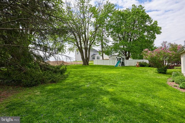 33 WOODLAND AVE, Lititz, PA 17543