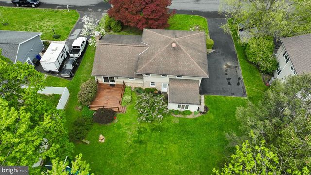 33 WOODLAND AVE, Lititz, PA 17543