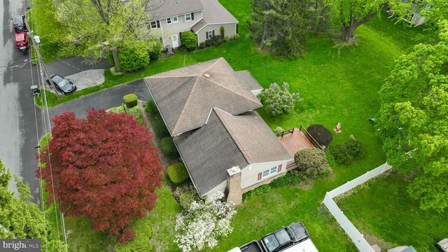 33 WOODLAND AVE, Lititz, PA 17543
