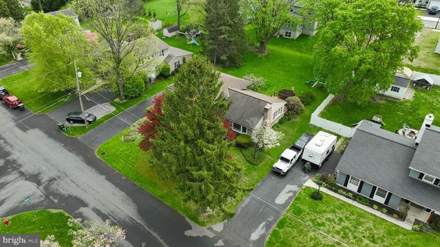 33 WOODLAND AVE, Lititz, PA 17543