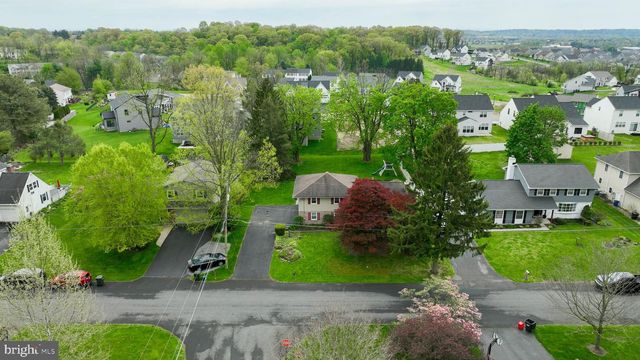 33 WOODLAND AVE, Lititz, PA 17543
