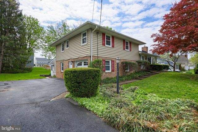 33 WOODLAND AVE, Lititz, PA 17543