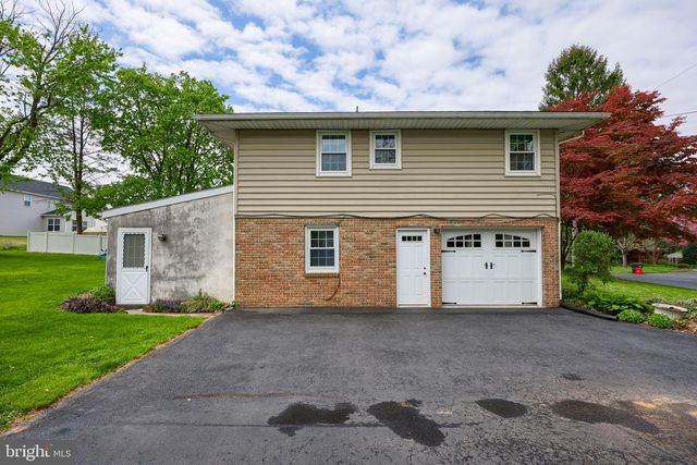 33 WOODLAND AVE, Lititz, PA 17543