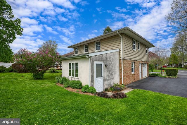 33 WOODLAND AVE, Lititz, PA 17543