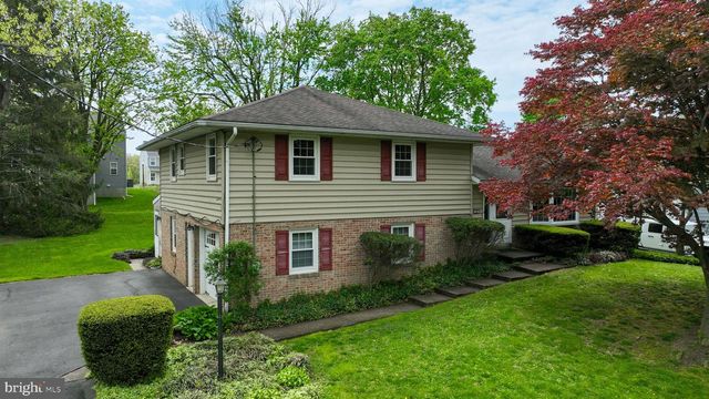 33 WOODLAND AVE, Lititz, PA 17543