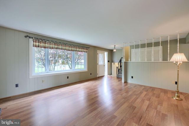 33 WOODLAND AVE, Lititz, PA 17543